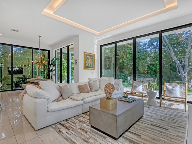 Дом в аренду по адресу 703 NE 5th Street - фото 5879341