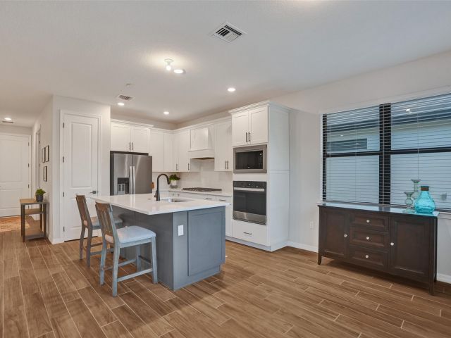 Продажа дома по адресу 4422 S Silverwood Ln - фото 5893392