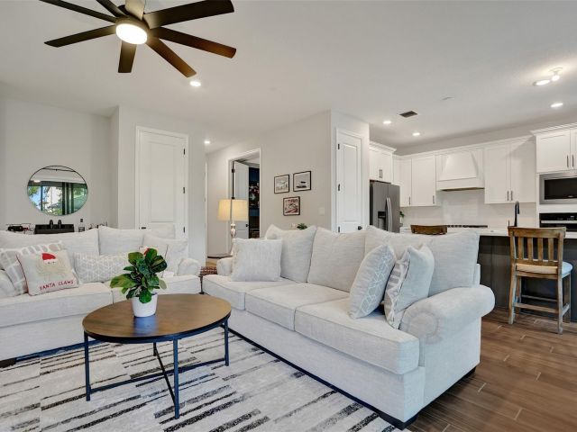 Продажа дома по адресу 4422 S Silverwood Ln - фото 5893401