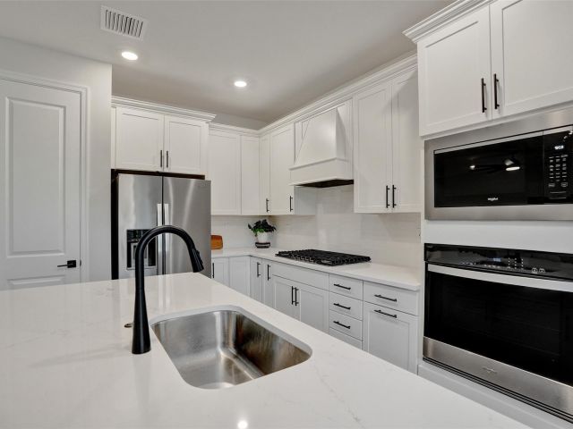 Продажа дома по адресу 4422 S Silverwood Ln - фото 5893404