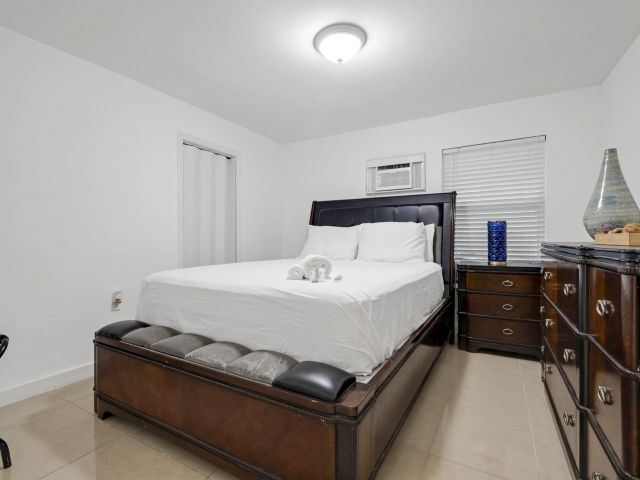 Продажа дома по адресу 2365 NW 68th Street - фото 6513741