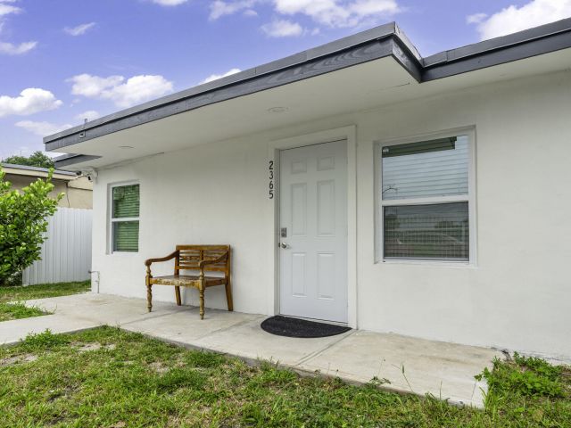 Продажа дома по адресу 2365 NW 68th Street - фото 6513751