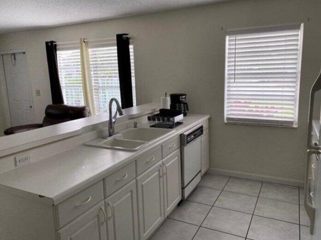 Продажа дома по адресу 621 NE 3rd Avenue - фото 5805362