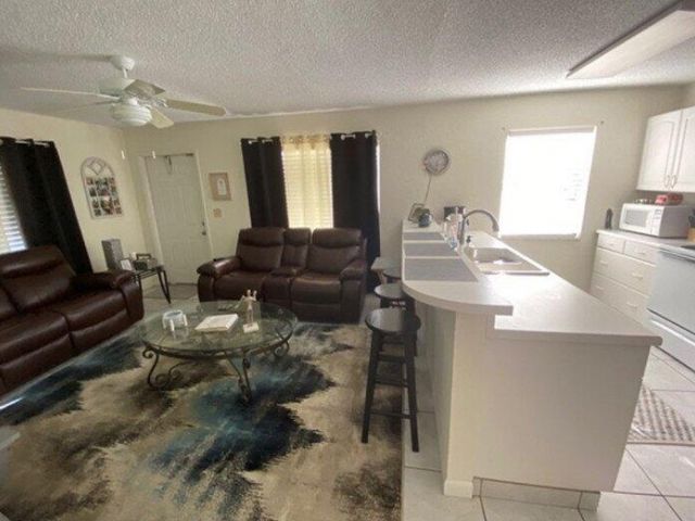 Продажа дома по адресу 621 NE 3rd Avenue - фото 5805364