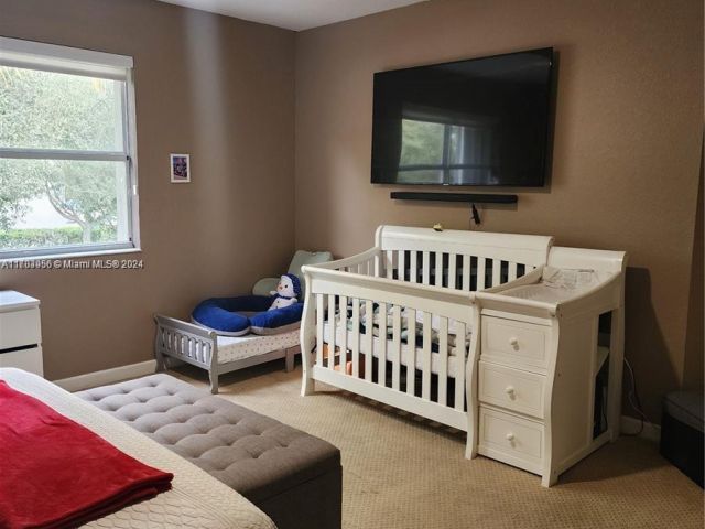 Продажа дома по адресу 229 NE 36th Ter - фото 6009569