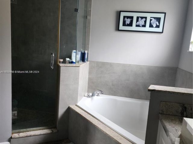 Продажа дома по адресу 229 NE 36th Ter - фото 6009570