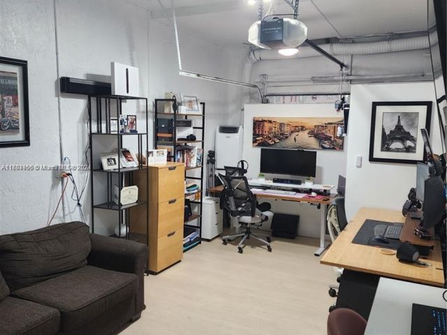 Продажа дома по адресу 229 NE 36th Ter - фото 6009572