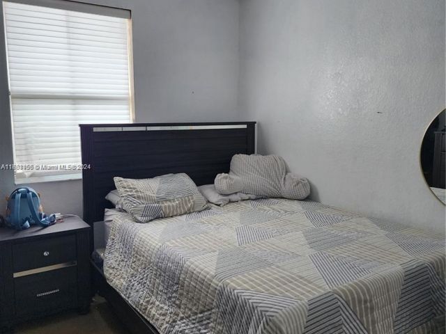 Продажа дома по адресу 229 NE 36th Ter - фото 6009573