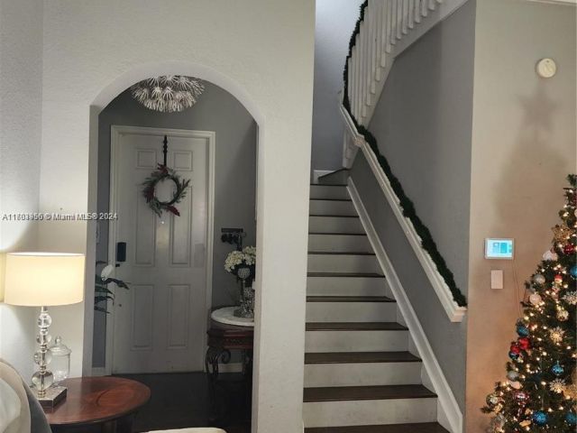 Продажа дома по адресу 229 NE 36th Ter - фото 6009578