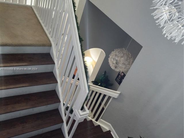 Продажа дома по адресу 229 NE 36th Ter - фото 6009584