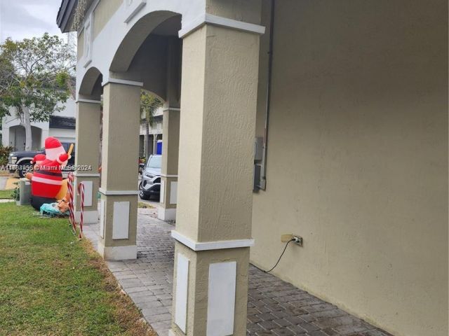 Продажа дома по адресу 229 NE 36th Ter - фото 6009585