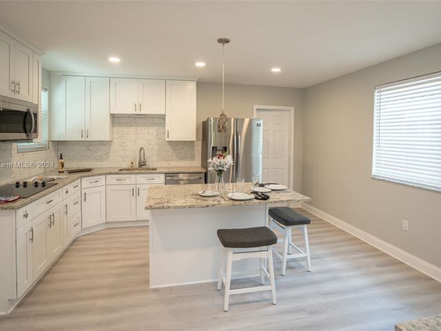 Продажа дома по адресу 2230 SW 60th Ct - фото 5813762