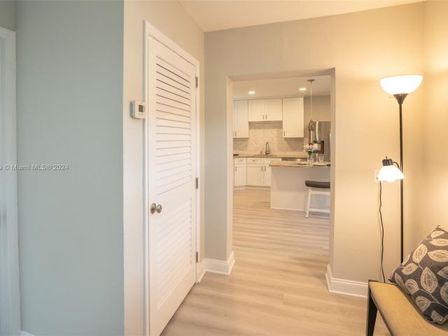 Продажа дома по адресу 2230 SW 60th Ct - фото 5813765