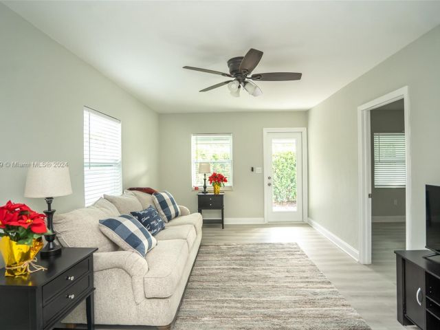 Продажа дома по адресу 2230 SW 60th Ct - фото 5813768