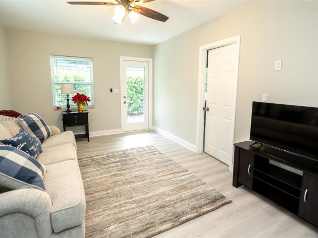 Продажа дома по адресу 2230 SW 60th Ct - фото 5813769