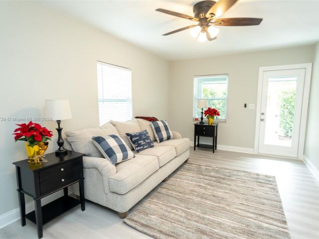 Продажа дома по адресу 2230 SW 60th Ct - фото 5813770