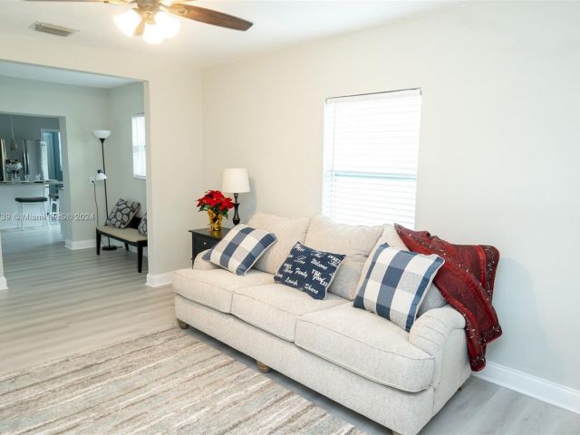 Продажа дома по адресу 2230 SW 60th Ct - фото 5813771