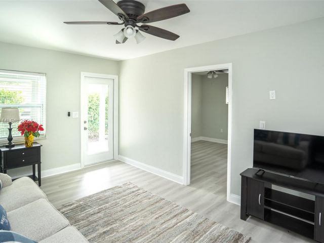 Продажа дома по адресу 2230 SW 60th Ct - фото 5813772