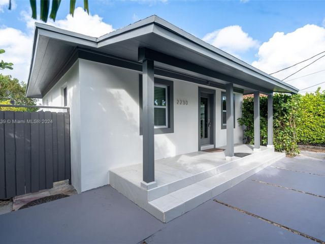 Продажа дома по адресу 2230 SW 60th Ct - фото 5813773