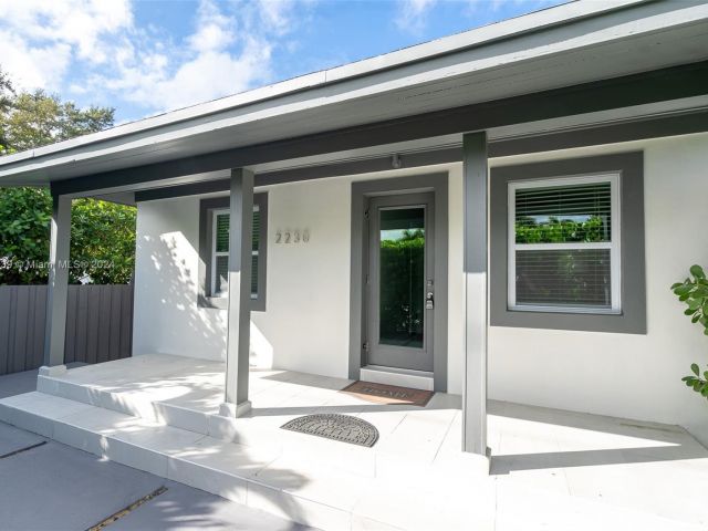 Продажа дома по адресу 2230 SW 60th Ct - фото 5813774