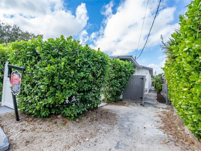 Продажа дома по адресу 2230 SW 60th Ct - фото 5813776