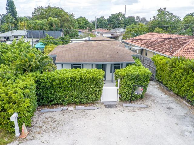 Продажа дома по адресу 2230 SW 60th Ct - фото 5813780