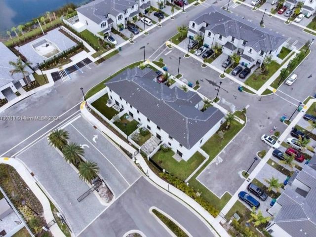 Продажа дома по адресу 20366 NW 4th Path 20366 - фото 5575976