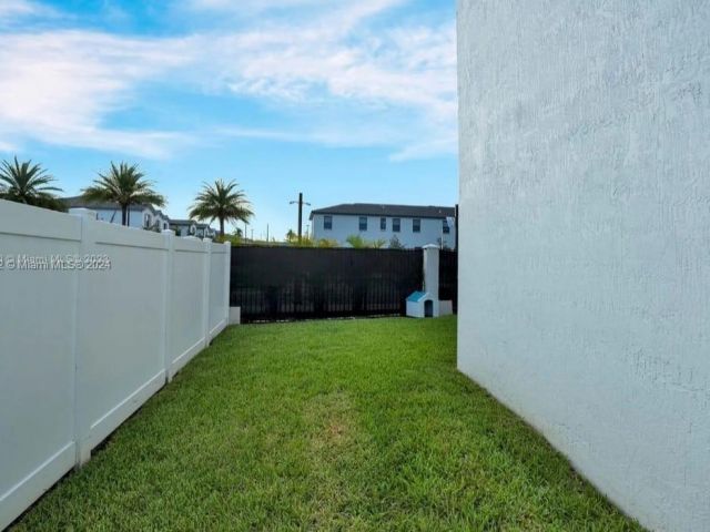 Продажа дома по адресу 20366 NW 4th Path 20366 - фото 5575983