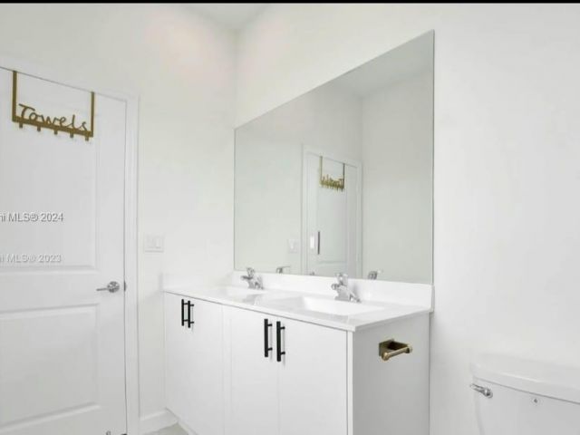 Продажа дома по адресу 20366 NW 4th Path 20366 - фото 5575988