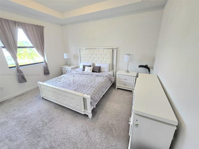 Продажа дома по адресу 20366 NW 4th Path 20366 - фото 5575991