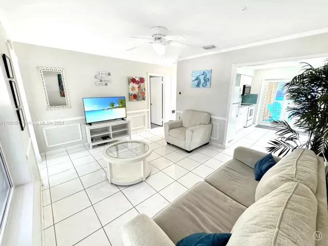 Продажа дома по адресу 1820 SW 11th Ct - фото 5564874