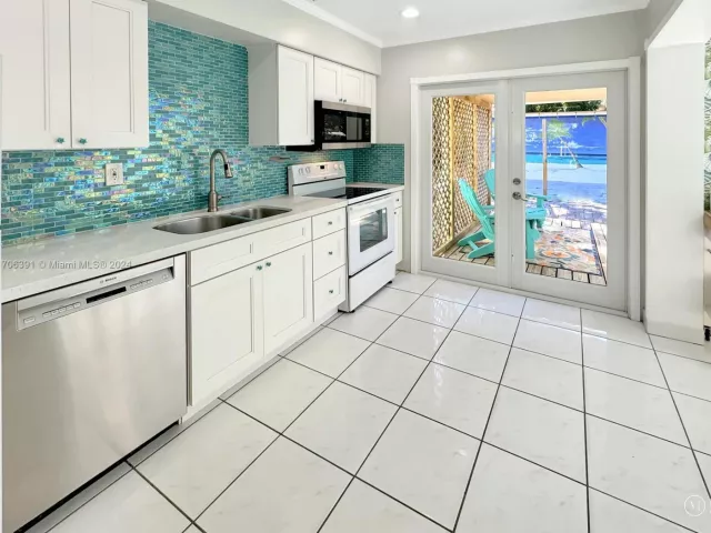 Продажа дома по адресу 1820 SW 11th Ct - фото 5564865