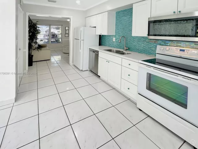 Продажа дома по адресу 1820 SW 11th Ct - фото 5564866