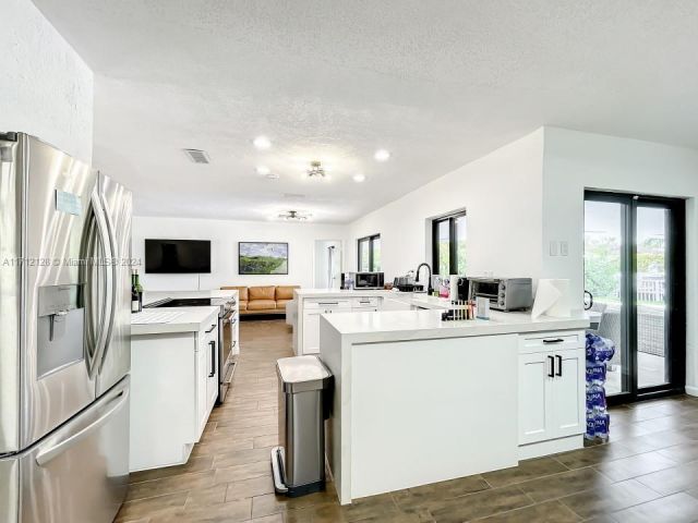 Продажа дома по адресу 3351 NE 164th St - фото 5581797