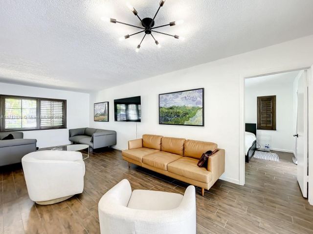 Продажа дома по адресу 3351 NE 164th St - фото 5581800