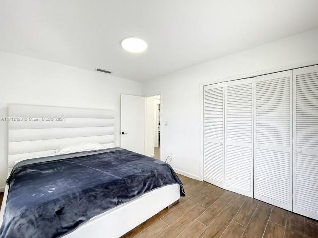 Продажа дома по адресу 3351 NE 164th St - фото 5581801