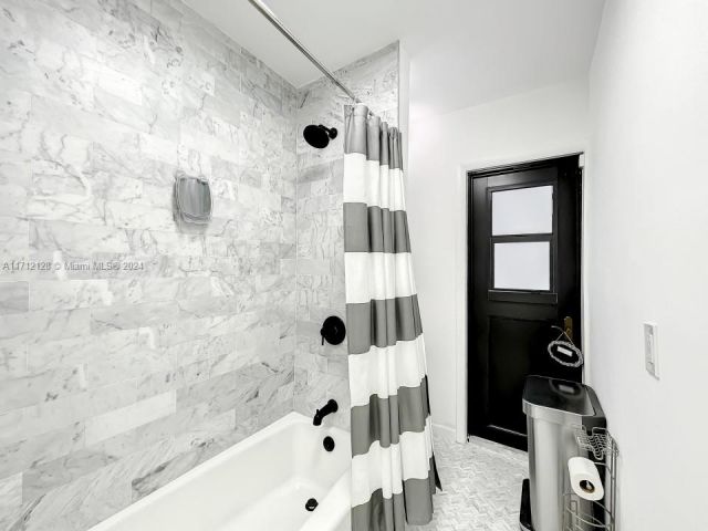 Продажа дома по адресу 3351 NE 164th St - фото 5581802