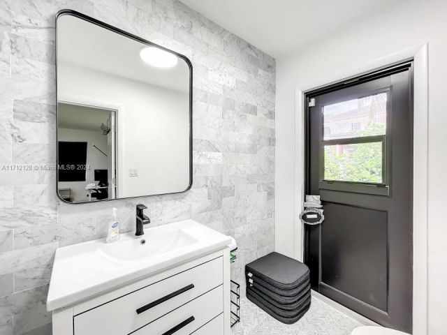 Продажа дома по адресу 3351 NE 164th St - фото 5581803