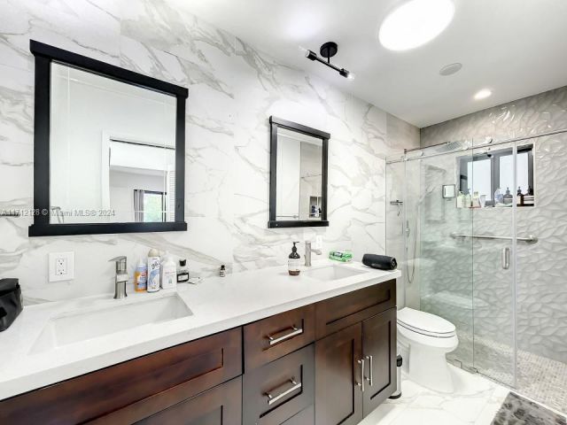 Продажа дома по адресу 3351 NE 164th St - фото 5581805