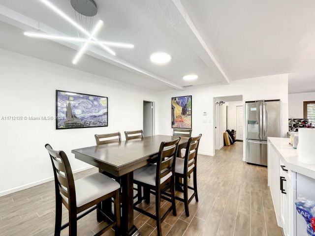 Продажа дома по адресу 3351 NE 164th St - фото 5581807