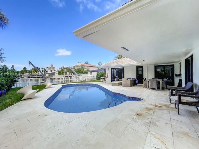 Продажа дома по адресу 3351 NE 164th St - фото 5581808