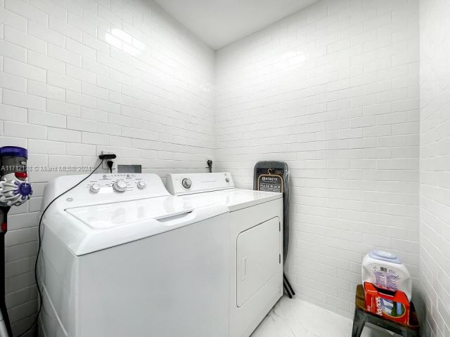 Продажа дома по адресу 3351 NE 164th St - фото 5581809