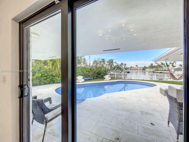 Продажа дома по адресу 3351 NE 164th St - фото 5581810