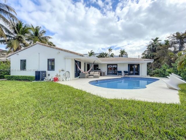 Продажа дома по адресу 3351 NE 164th St - фото 5581812