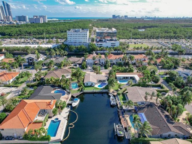 Продажа дома по адресу 3351 NE 164th St - фото 5581815