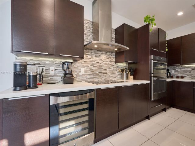 Продажа дома по адресу 6308 NW 104th Path 6308 - фото 5585118