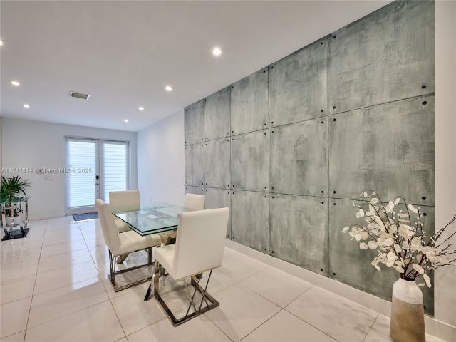 Продажа дома по адресу 6308 NW 104th Path 6308 - фото 5585125