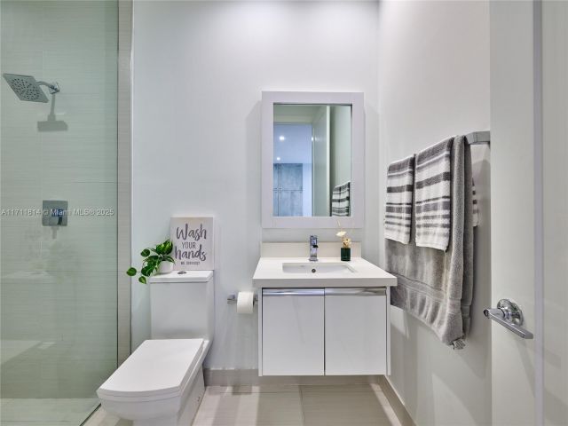 Продажа дома по адресу 6308 NW 104th Path 6308 - фото 5585127