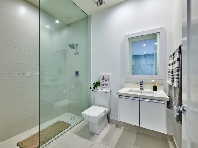 Продажа дома по адресу 6308 NW 104th Path 6308 - фото 5585128