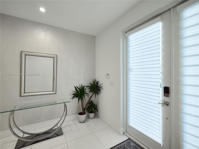 Продажа дома по адресу 6308 NW 104th Path 6308 - фото 5585129